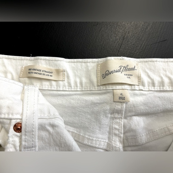 Universal Threads Vintage Straight leg white jeans w/copper button. Size 4Long - Picture 6 of 9